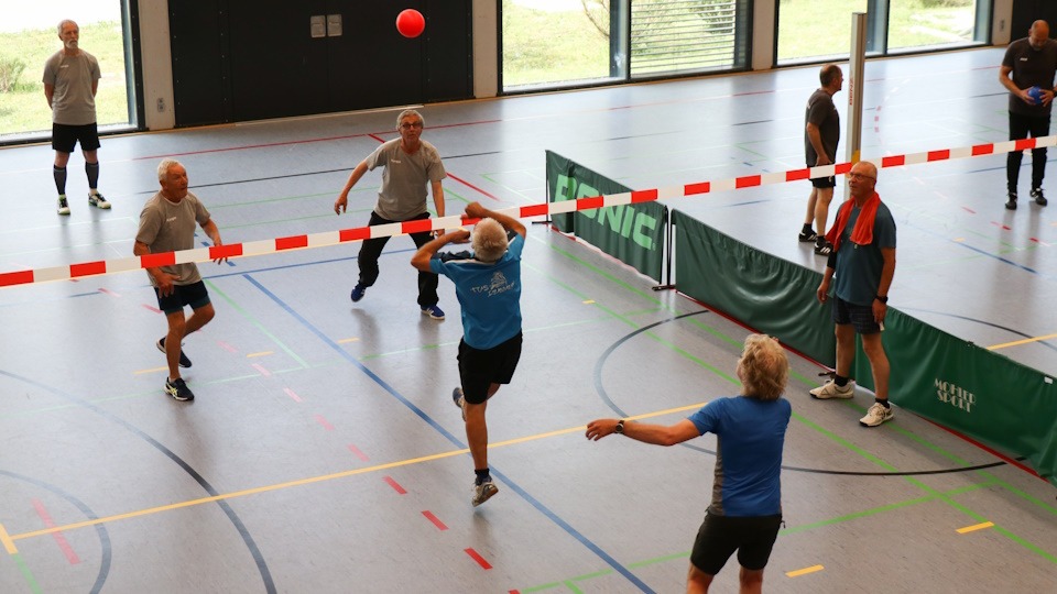 Die Spielrunden im Boule und Einhandvolleyball gehen in die 2. Runde