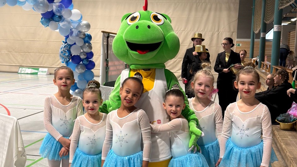 Beitrag_Maskottchen Hegolino mit TG Nachwuchs