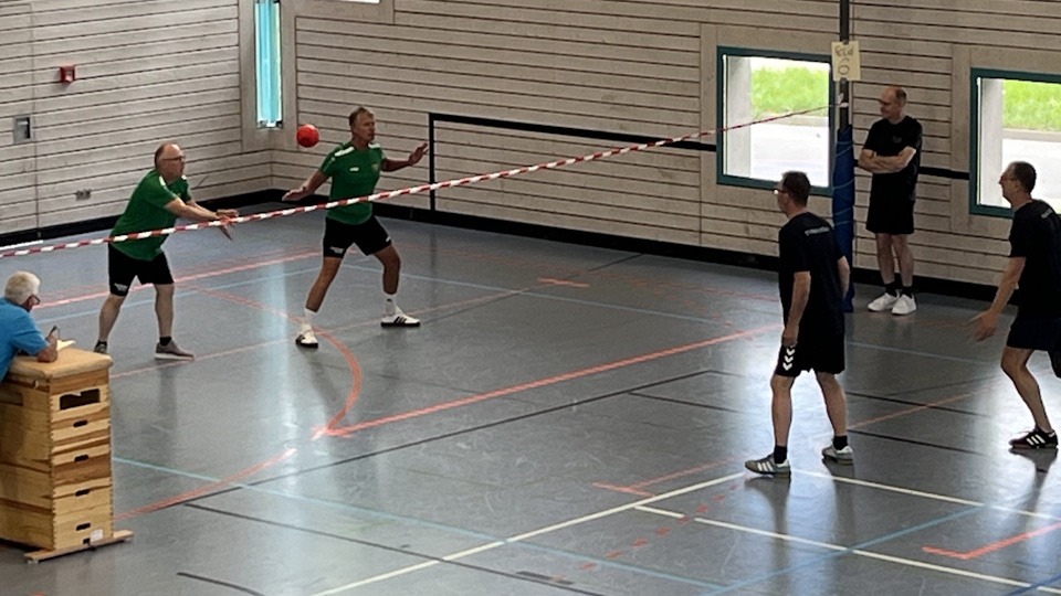 Einhandvolleyball und Boule-Spielrunden im HBTG sind ein voller Erfolg!
